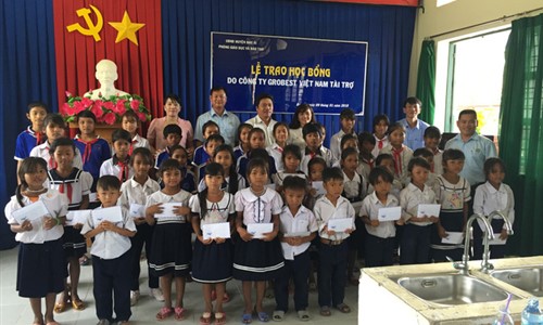 175 suất học bổng Grobest VN đến với học sinh nghèo Bình Thuận, Ninh Thuận